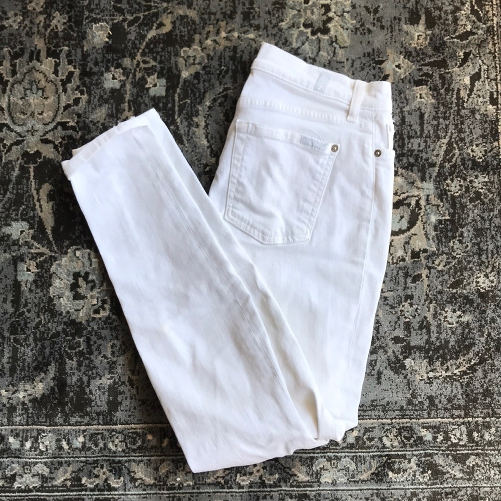 “Slim illusion” skinny jeans